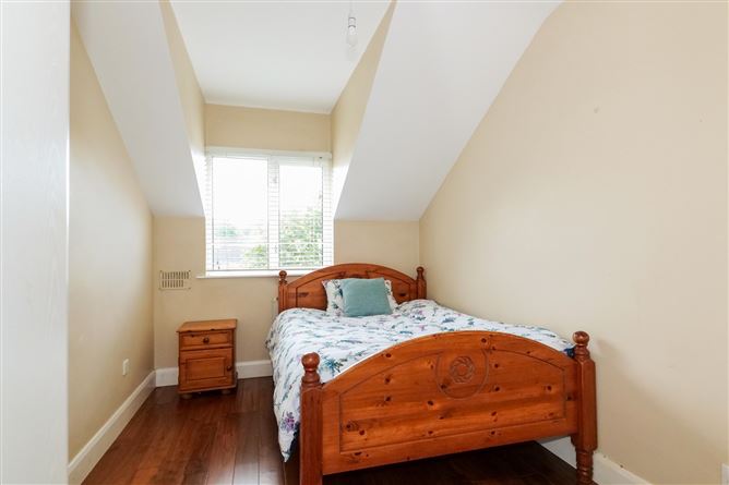 19 Lios Ealtan, Salthill Road Lower, Galway