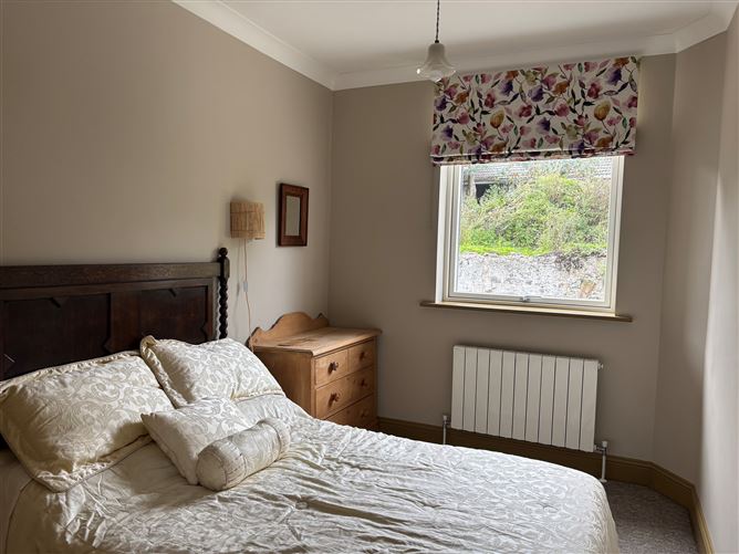 https://photos-a.propertyimages.ie/media/6/5/9/5026956/00a7d643-8ed1-49f3-a4d5-511482e6eb8f_l.jpg