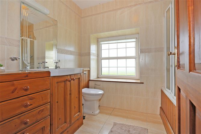 Lough Garr House, Dromore, Ruan, Ennis, Co. Clare