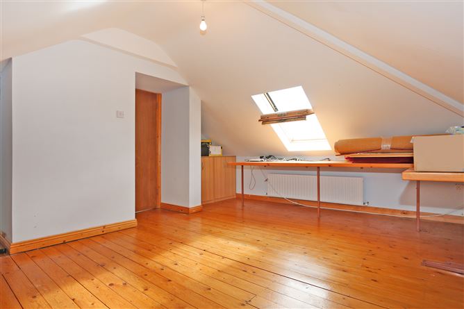 Lough Garr House, Dromore, Ruan, Ennis, Co. Clare