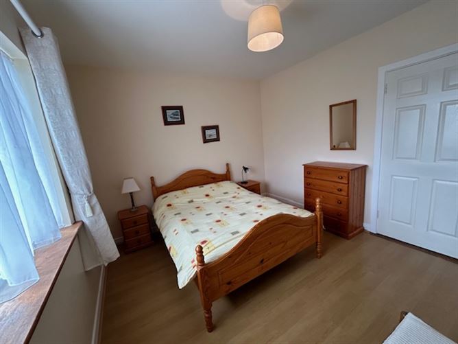 37 West Park, Spanish Point, Clare
