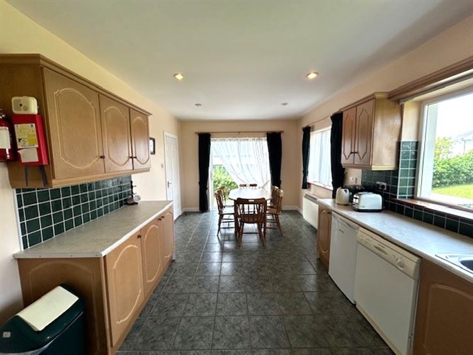 37 West Park, Spanish Point, Clare