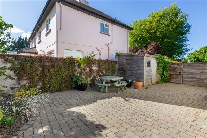 https://photos-a.propertyimages.ie/media/6/6/0/4990066/6e564496-9220-479b-8409-9ac9d608c9f4_l.jpg