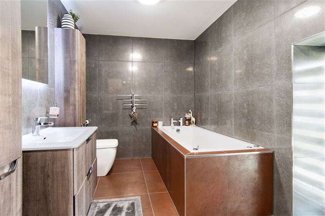 30 Lakelands Park, Terenure, Dublin 6W