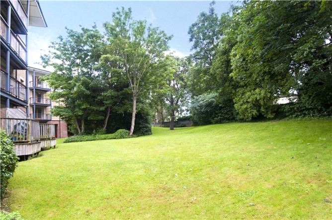 Apt, 4 Glaslynn, Howth Road, Clontarf, Dublin 3