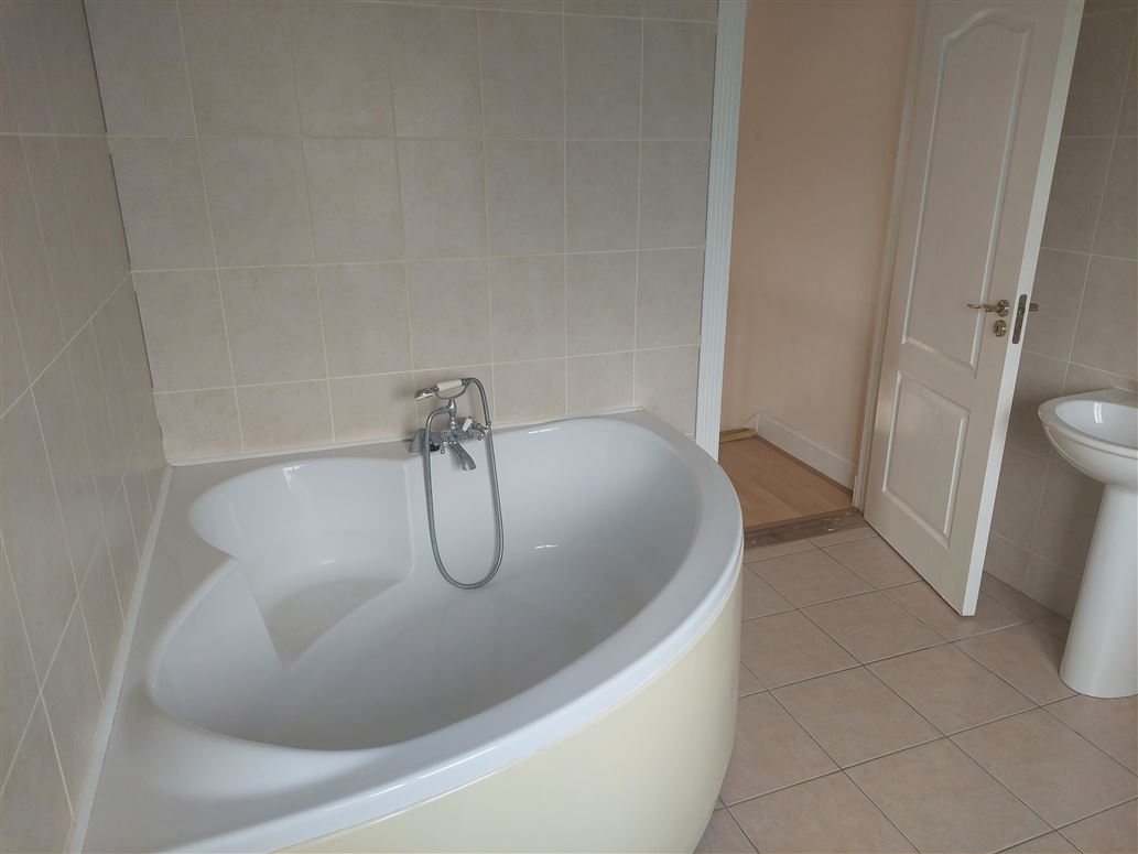 14 Cois Sruthain , Croom, Limerick 14 Cois Sruthain , Croom, Limerick