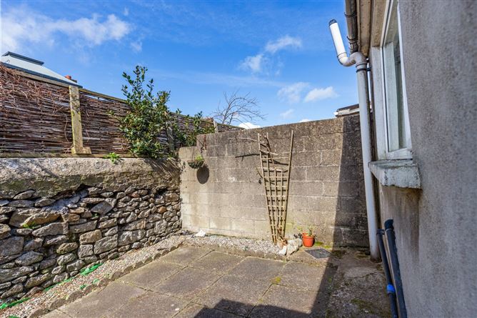 8 Dixon's Villas, Adelaide Road, Glasthule, Co. Dublin