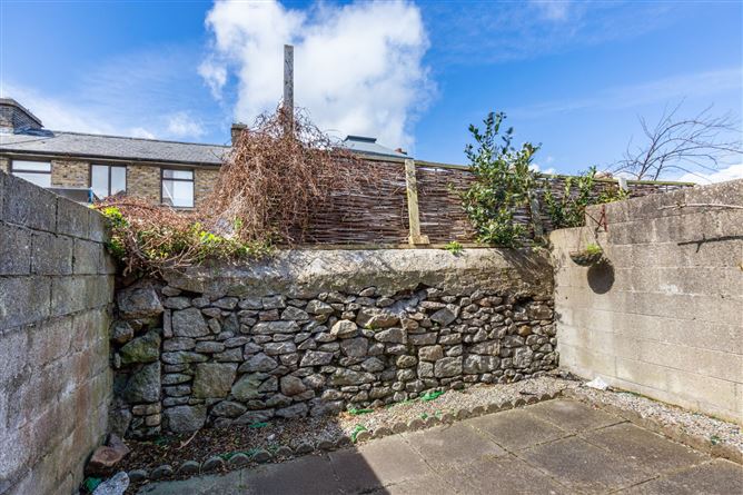 8 Dixon's Villas, Adelaide Road, Glasthule, Co. Dublin