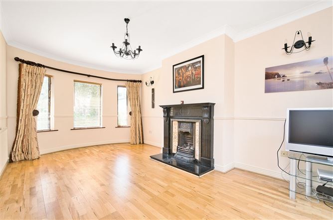 https://photos-a.propertyimages.ie/media/6/6/1/4943166/24e6011f-f62f-402f-b1c1-1929135d2529_l.jpg