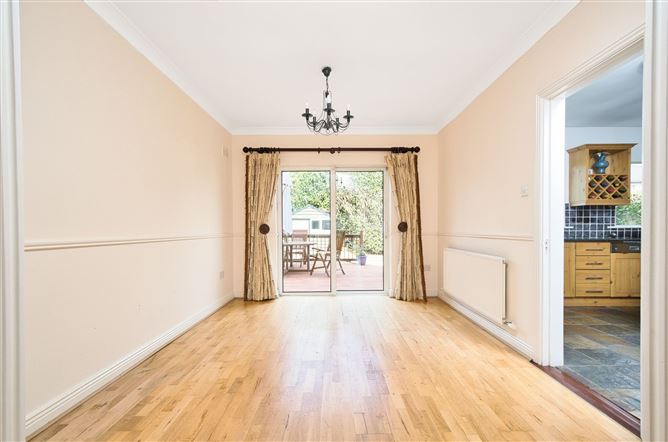 https://photos-a.propertyimages.ie/media/6/6/1/4943166/24e6011f-f62f-402f-b1c1-1929135d2529_l.jpg