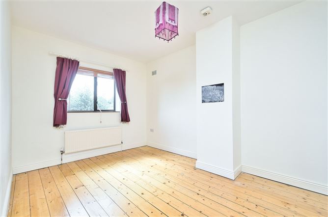https://photos-a.propertyimages.ie/media/6/6/1/4943166/24e6011f-f62f-402f-b1c1-1929135d2529_l.jpg