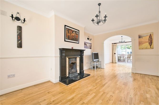 https://photos-a.propertyimages.ie/media/6/6/1/4943166/24e6011f-f62f-402f-b1c1-1929135d2529_l.jpg