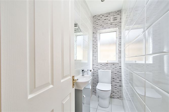 https://photos-a.propertyimages.ie/media/6/6/1/4943166/24e6011f-f62f-402f-b1c1-1929135d2529_l.jpg