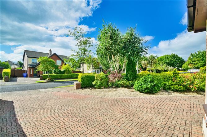 https://photos-a.propertyimages.ie/media/6/6/1/4943166/24e6011f-f62f-402f-b1c1-1929135d2529_l.jpg