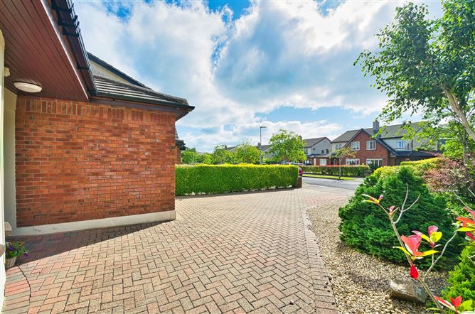 https://photos-a.propertyimages.ie/media/6/6/1/4943166/24e6011f-f62f-402f-b1c1-1929135d2529_l.jpg