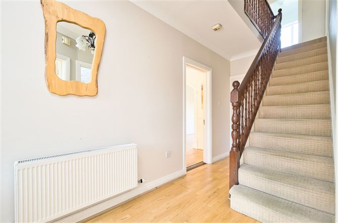 https://photos-a.propertyimages.ie/media/6/6/1/4943166/24e6011f-f62f-402f-b1c1-1929135d2529_l.jpg
