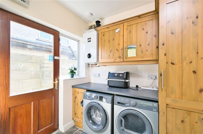 https://photos-a.propertyimages.ie/media/6/6/1/4943166/24e6011f-f62f-402f-b1c1-1929135d2529_l.jpg