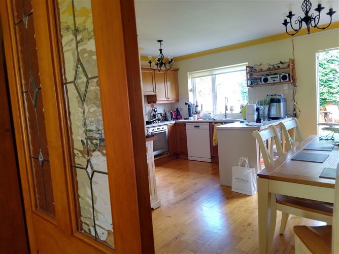 https://photos-a.propertyimages.ie/media/6/6/1/5017166/0ca9d982-7396-4577-bbbd-2c4d315071bd_l.jpg
