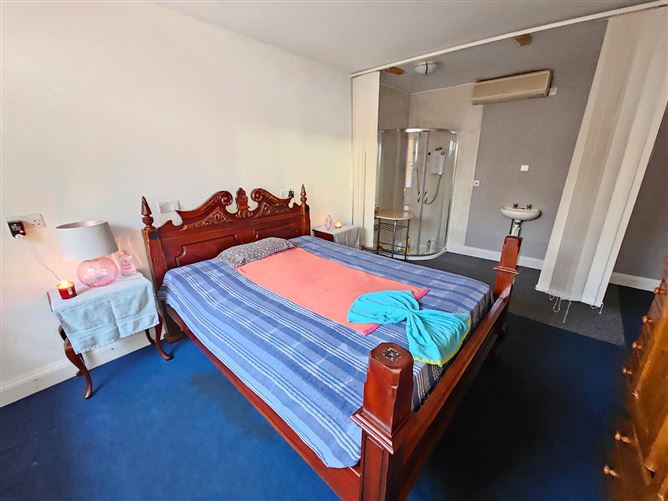 64 O`Connell Street, Ennis, Co. Clare
