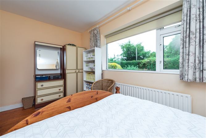 https://photos-a.propertyimages.ie/media/6/6/2/4828266/517a5ea5-585d-46bd-9b7c-8ae13befb7b0_l.jpg