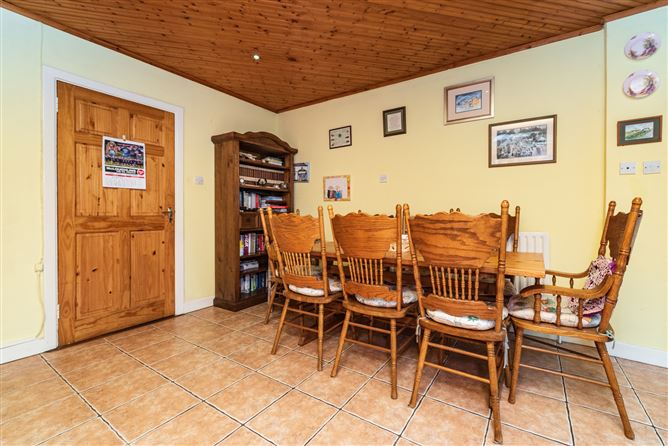 https://photos-a.propertyimages.ie/media/6/6/2/4828266/517a5ea5-585d-46bd-9b7c-8ae13befb7b0_l.jpg