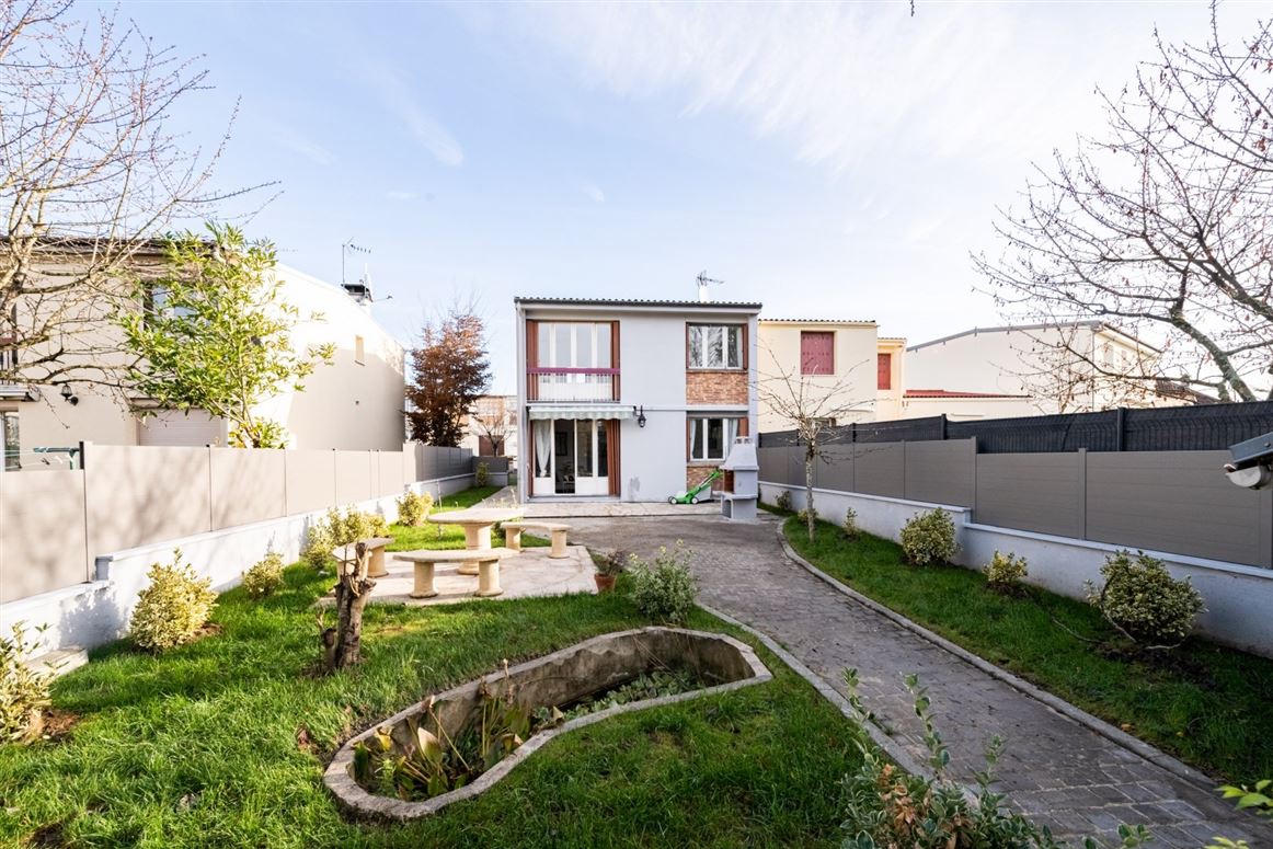 First Impression,Pontoise, Île-de-France, France