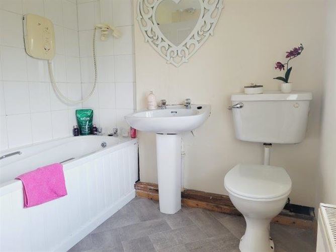 34 Mc Dermott Terrace, Manorhamilton, Leitrim