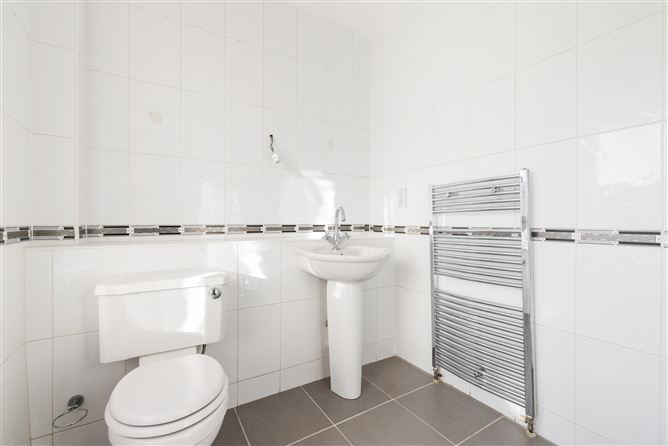 https://photos-a.propertyimages.ie/media/6/6/3/4925366/8bc758ce-2f43-4aa7-ad84-d062ac1f24ac_l.jpg
