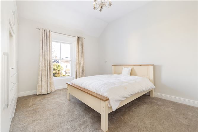 https://photos-a.propertyimages.ie/media/6/6/3/4925366/8bc758ce-2f43-4aa7-ad84-d062ac1f24ac_l.jpg