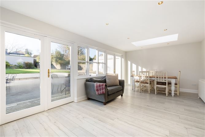 https://photos-a.propertyimages.ie/media/6/6/3/4925366/8bc758ce-2f43-4aa7-ad84-d062ac1f24ac_l.jpg
