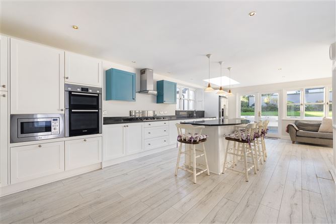 https://photos-a.propertyimages.ie/media/6/6/3/4925366/8bc758ce-2f43-4aa7-ad84-d062ac1f24ac_l.jpg