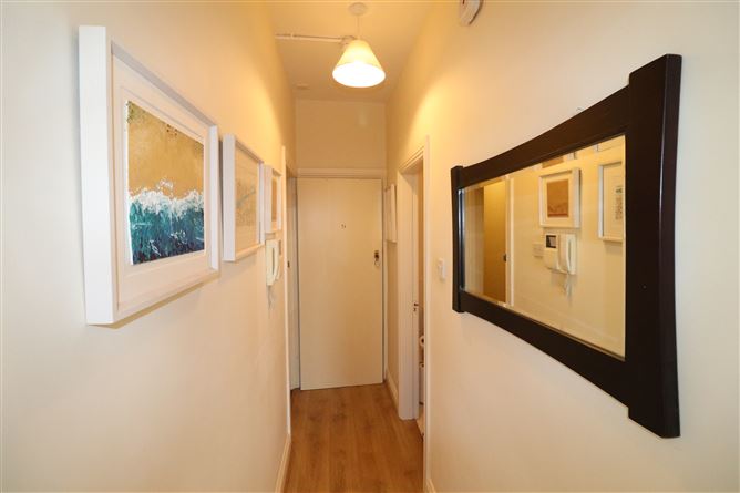 Apt 6 Palliser House, Royal Parade, Killaloe, Clare