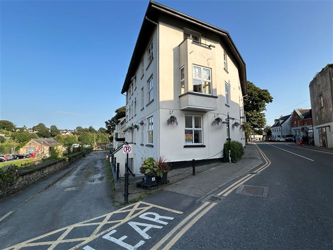 Apt 6 Palliser House, Royal Parade, Killaloe, Clare
