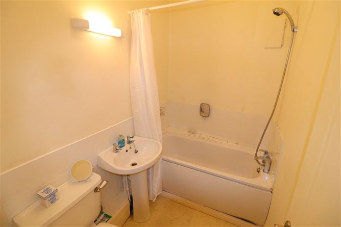 Apt 6 Palliser House, Royal Parade, Killaloe, Clare
