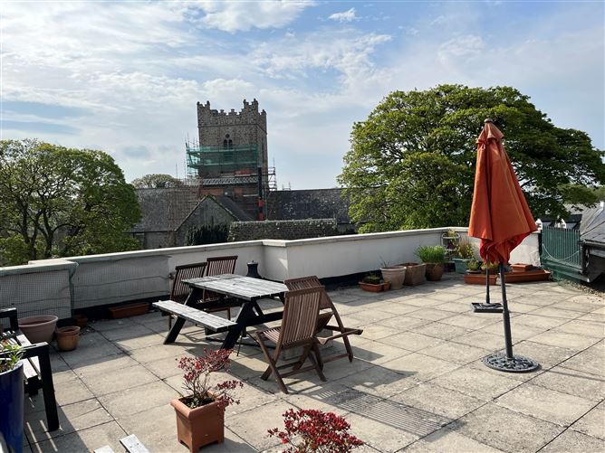 Apt 6 Palliser House, Royal Parade, Killaloe, Clare