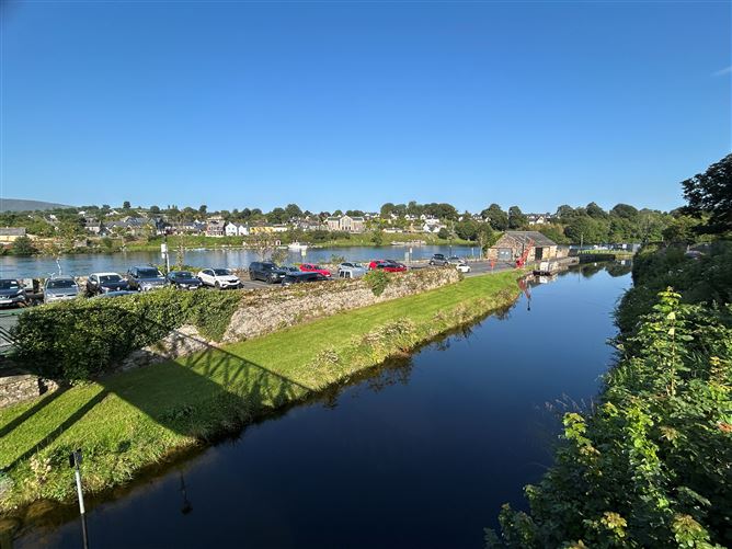 Apt 6 Palliser House, Royal Parade, Killaloe, Clare