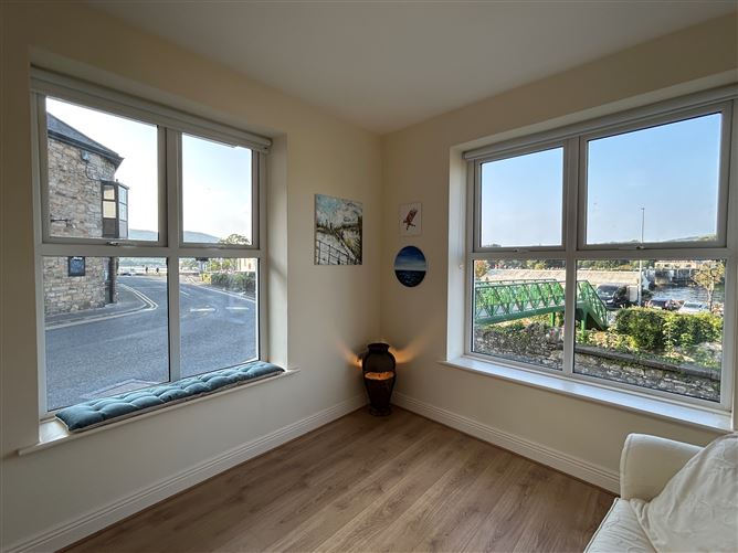 Apt 6 Palliser House, Royal Parade, Killaloe, Clare