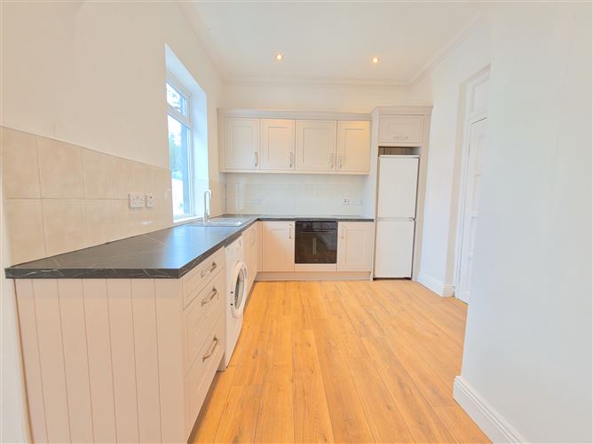 Ballinrobe Road , Castlebar, Mayo