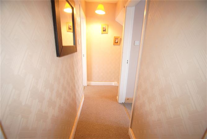 6 Kennedy Park, Roscrea, Co. Tipperary