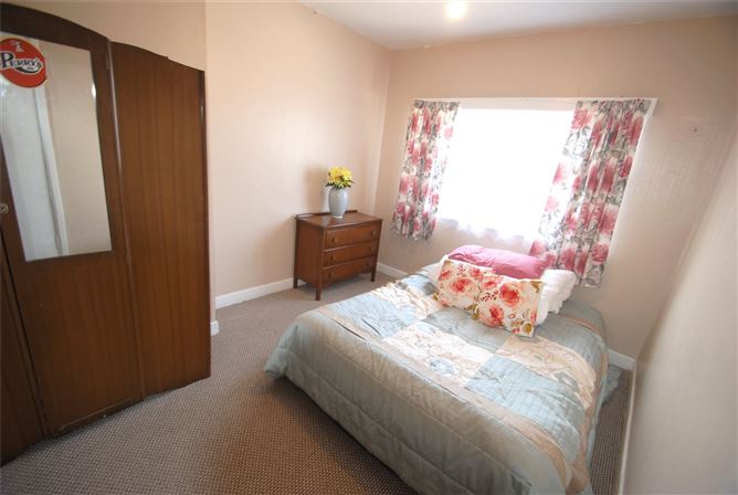 6 Kennedy Park, Roscrea, Co. Tipperary