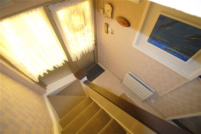 6 Kennedy Park, Roscrea, Co. Tipperary