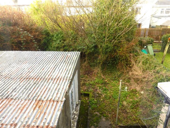 11 Pearse Terrace, Westport, Co. Mayo