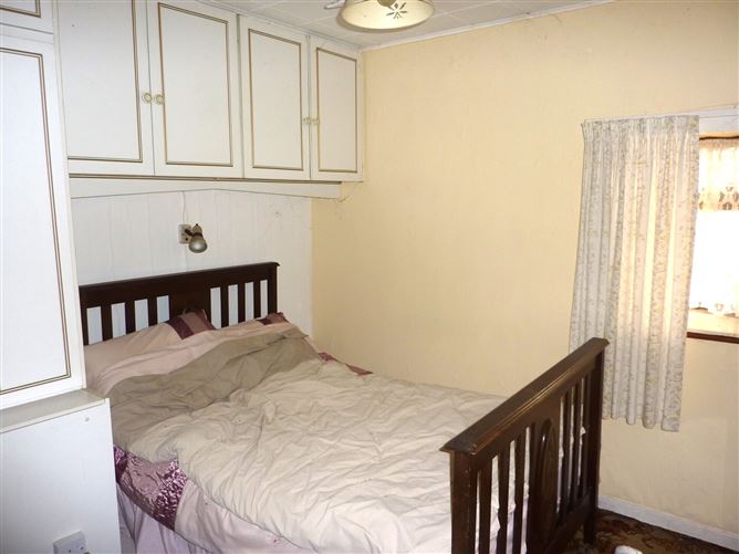 11 Pearse Terrace, Westport, Co. Mayo