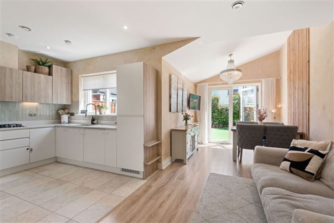 6 Larkfield Way, Leopardstown, Dublin 18