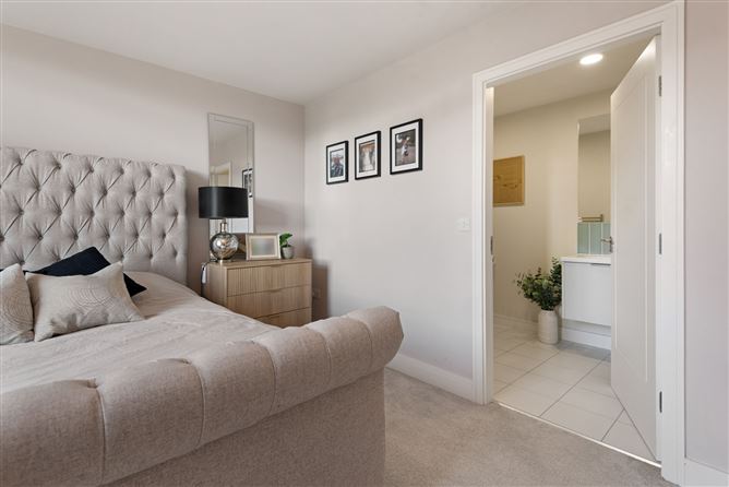 6 Larkfield Way, Leopardstown, Dublin 18