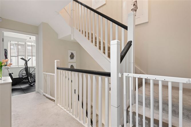 6 Larkfield Way, Leopardstown, Dublin 18