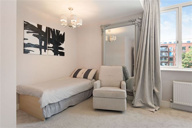 6 Larkfield Way, Leopardstown, Dublin 18