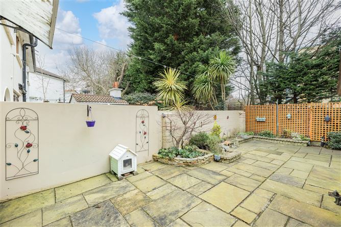 https://photos-a.propertyimages.ie/media/6/7/0/4982076/37b1f955-2c86-4172-a119-f3ead3c9f597_l.jpg