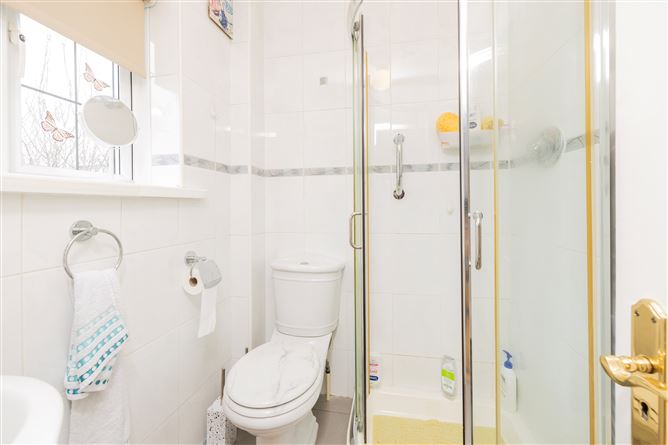 https://photos-a.propertyimages.ie/media/6/7/0/4982076/37b1f955-2c86-4172-a119-f3ead3c9f597_l.jpg