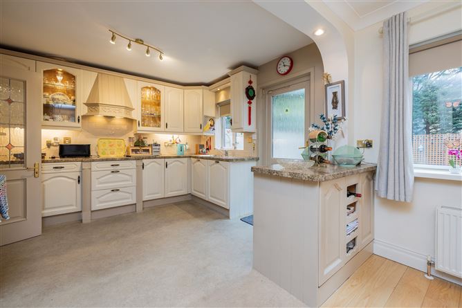 https://photos-a.propertyimages.ie/media/6/7/0/4982076/37b1f955-2c86-4172-a119-f3ead3c9f597_l.jpg